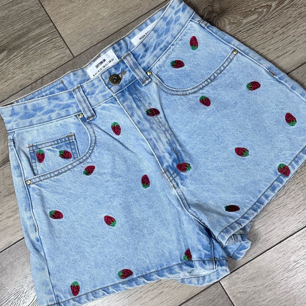 Cotton On High Rise Mom Shorts Strawberry Embroidery - Picture 6 of 14